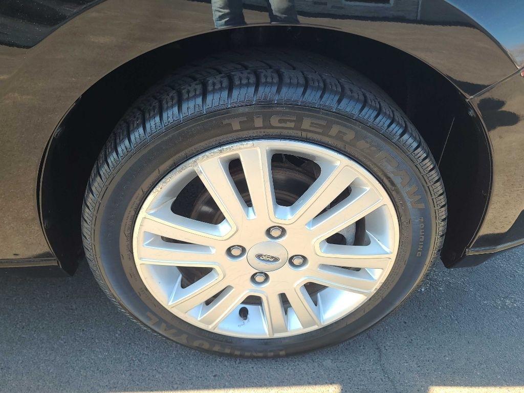 Ford Focus 4dr Sdn SEL 2010