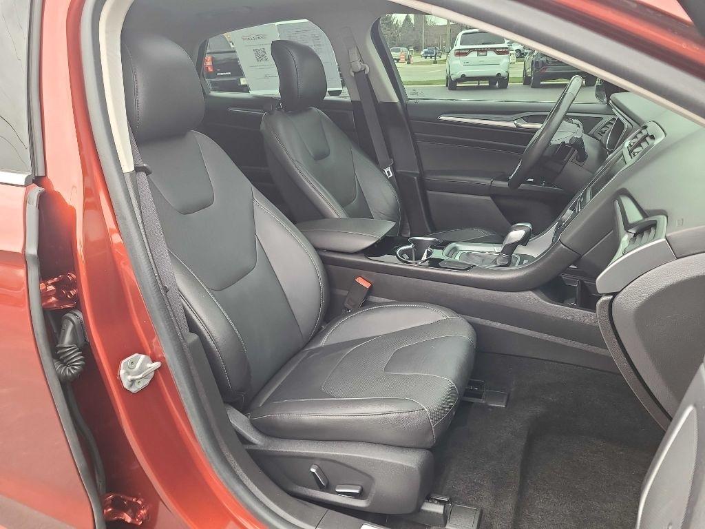 Ford Fusion 4dr Sdn Titanium FWD 2014