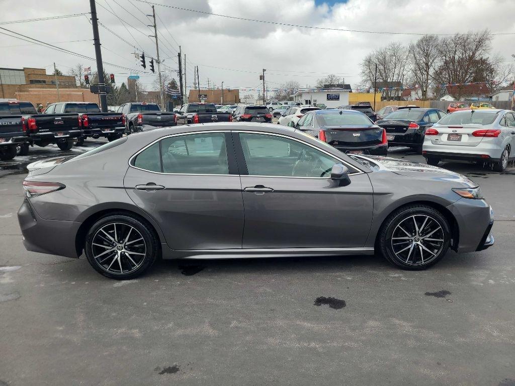 Toyota Camry SE Nightshade Auto (Natl) 2021