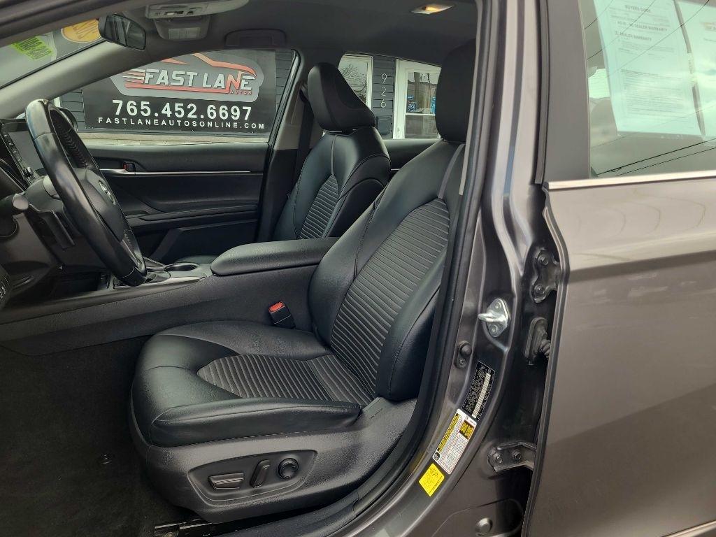 Toyota Camry SE Nightshade Auto (Natl) 2021