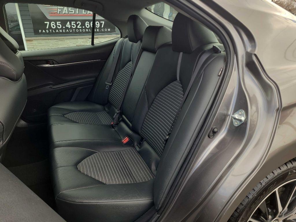 Toyota Camry SE Nightshade Auto (Natl) 2021