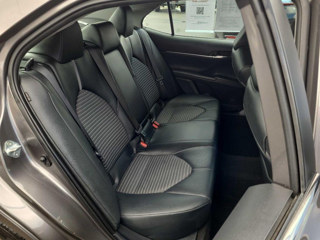 Toyota Camry SE Nightshade Auto (Natl) 2021