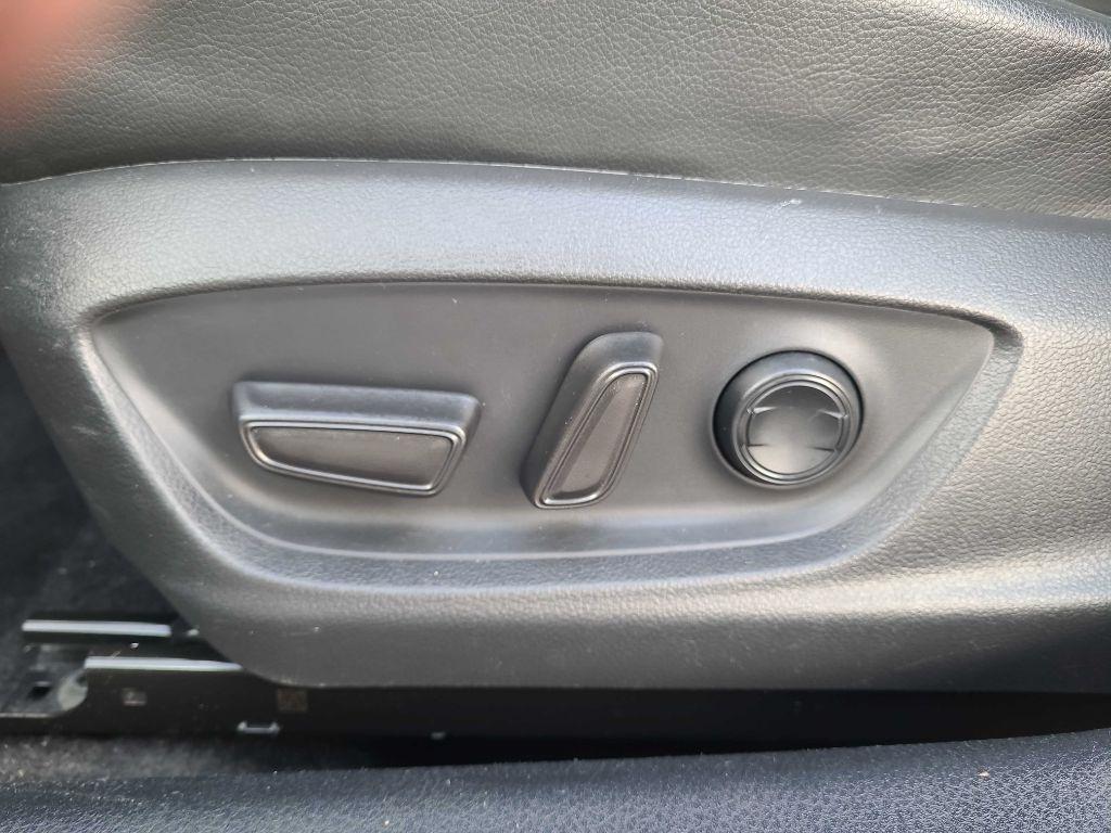 Toyota Camry SE Nightshade Auto (Natl) 2021