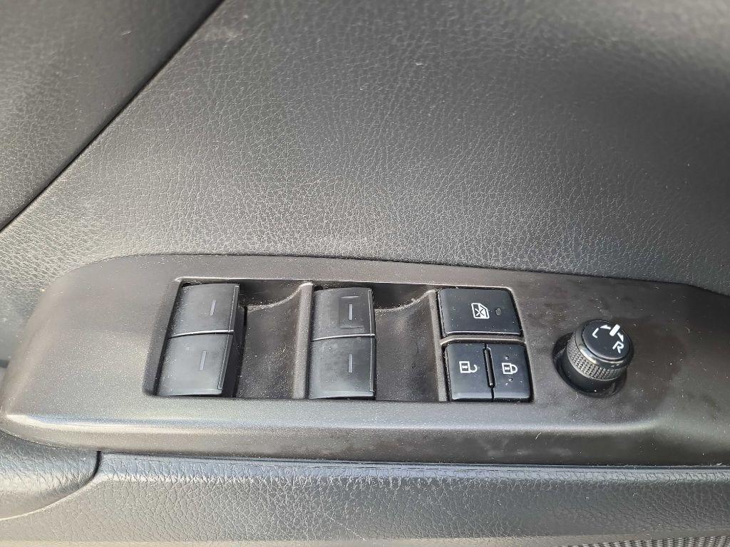 Toyota Camry SE Nightshade Auto (Natl) 2021