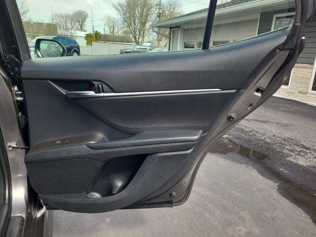 Toyota Camry SE Nightshade Auto (Natl) 2021