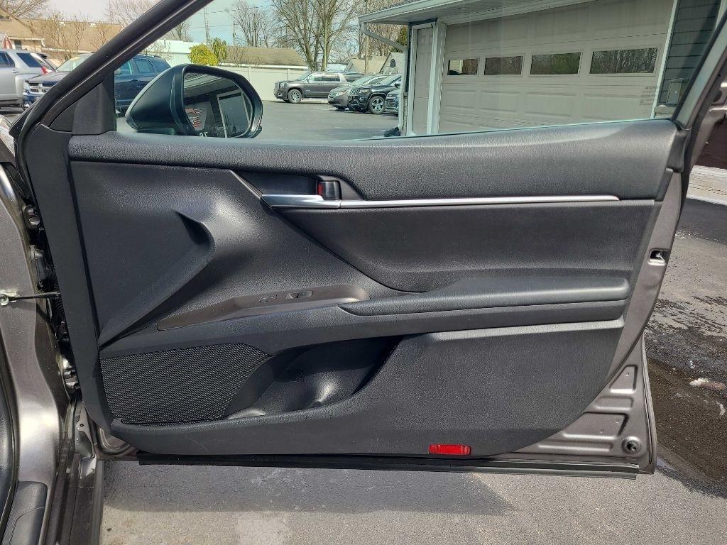 Toyota Camry SE Nightshade Auto (Natl) 2021