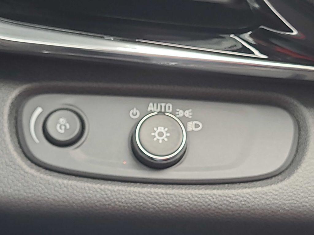 Buick Envista FWD 4dr Avenir 2024