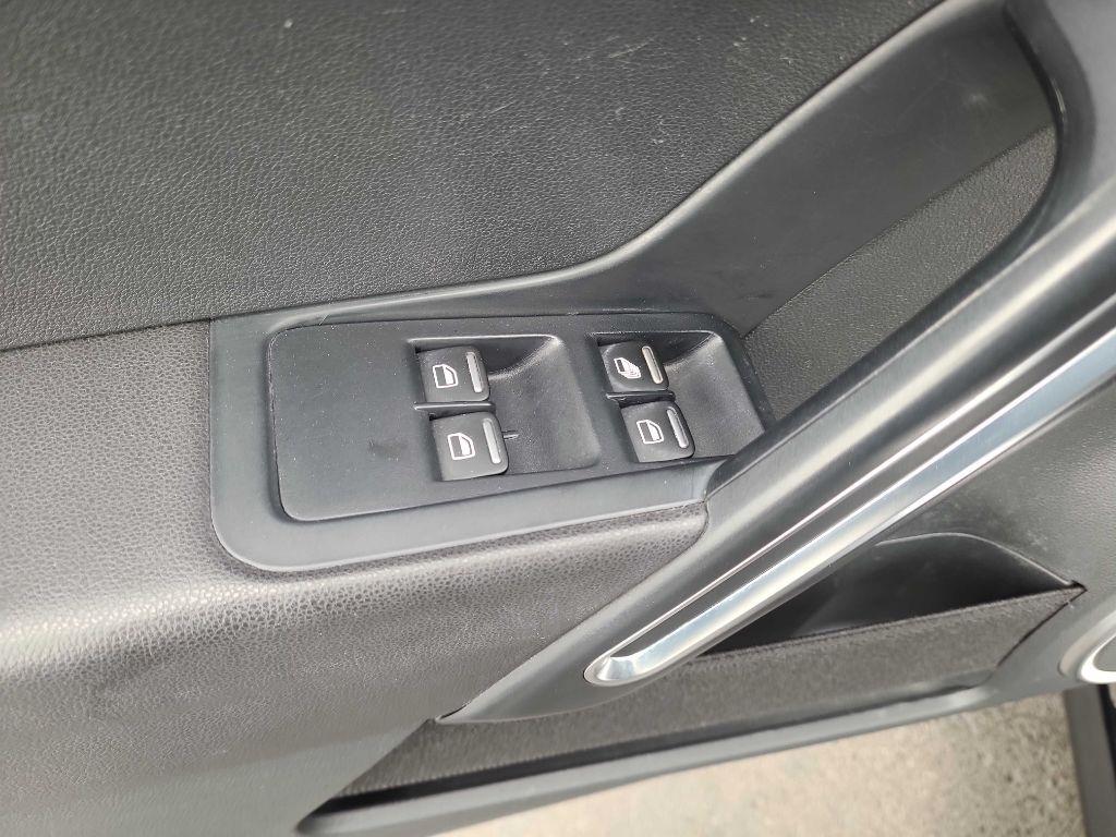 Volkswagen Beetle Convertible 2dr DSG 2.0T R-Line 2014