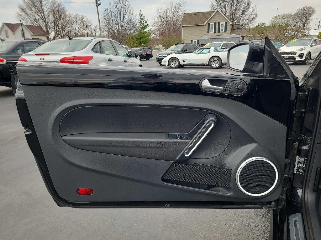 Volkswagen Beetle Convertible 2dr DSG 2.0T R-Line 2014