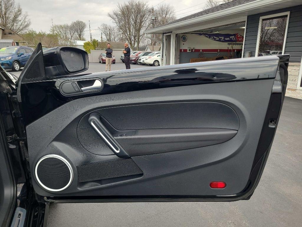 Volkswagen Beetle Convertible 2dr DSG 2.0T R-Line 2014