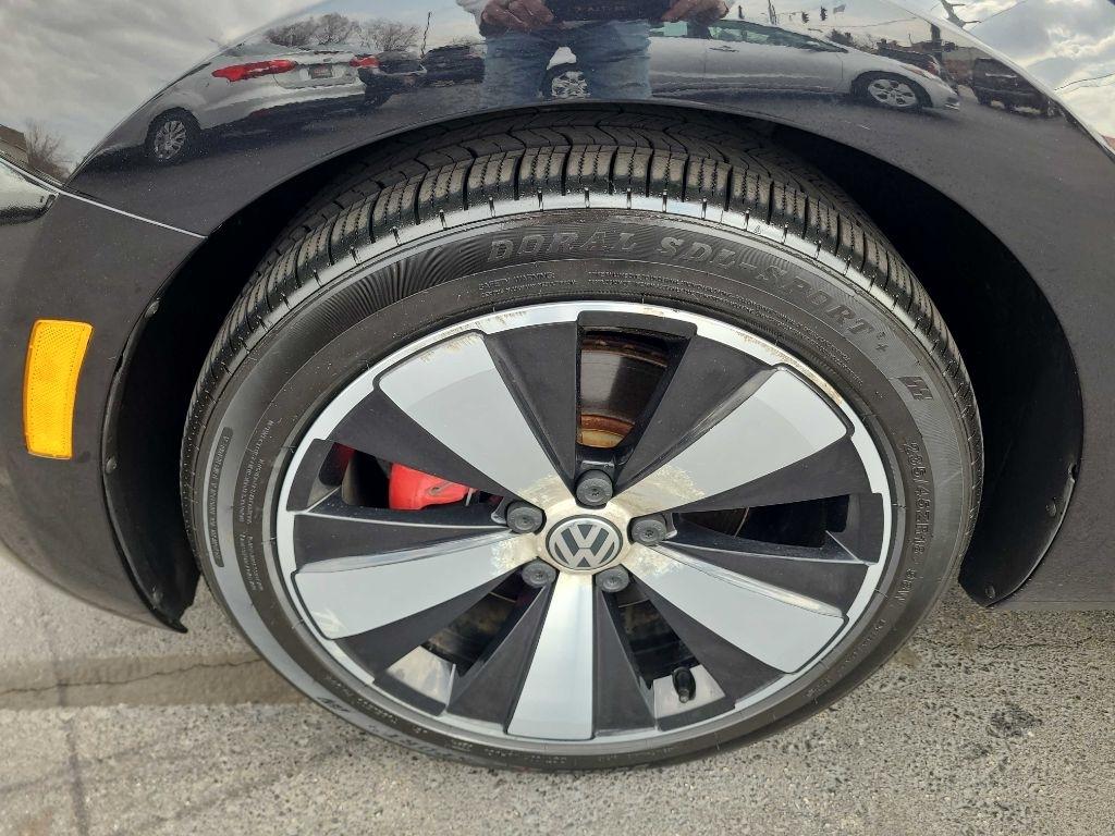 Volkswagen Beetle Convertible 2dr DSG 2.0T R-Line 2014