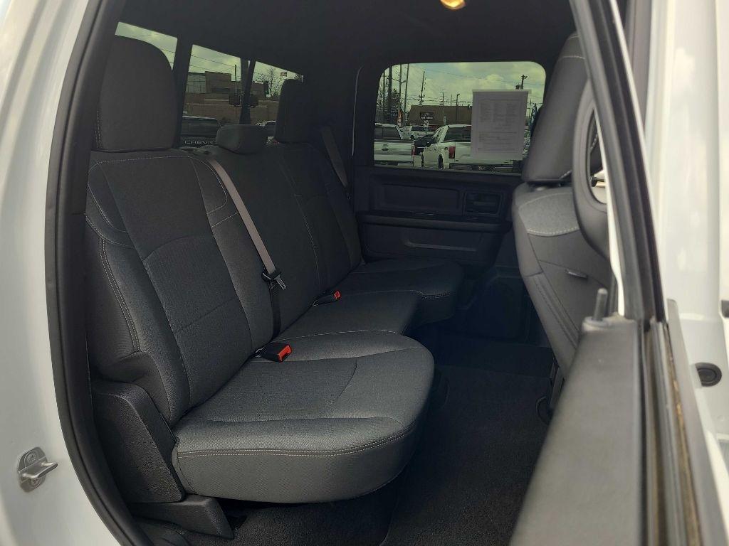 RAM 2500 Tradesman 4x4 Crew Cab 6'4" Box 2022