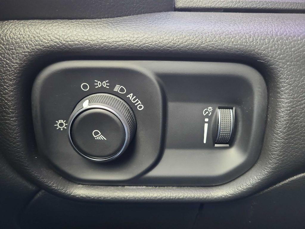 RAM 2500 Tradesman 4x4 Crew Cab 6'4" Box 2022