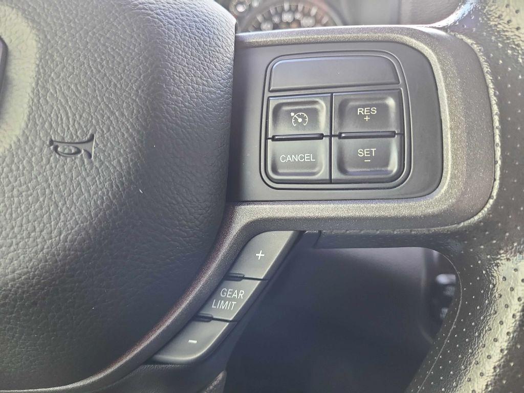 RAM 2500 Tradesman 4x4 Crew Cab 6'4" Box 2022