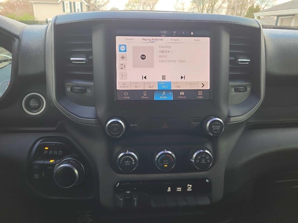 RAM 2500 Tradesman 4x4 Crew Cab 6'4" Box 2022