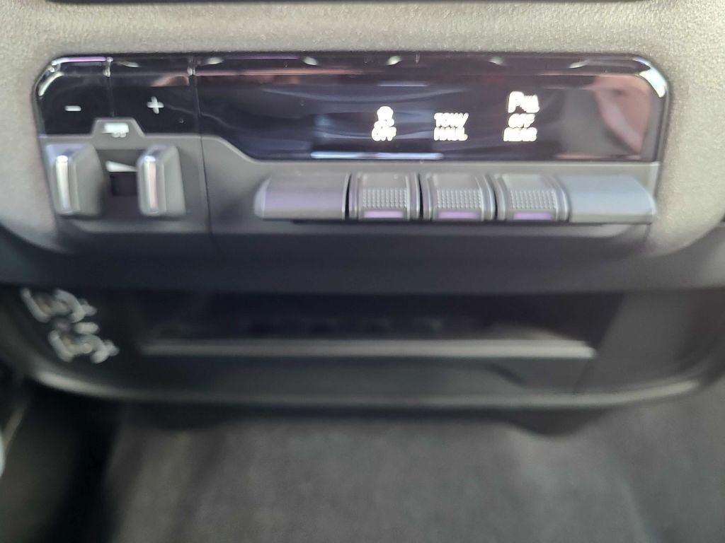 RAM 2500 Tradesman 4x4 Crew Cab 6'4" Box 2022