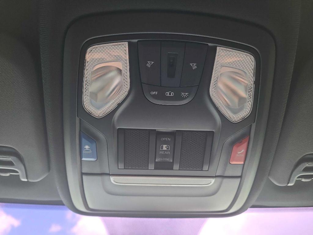 RAM 2500 Tradesman 4x4 Crew Cab 6'4" Box 2022