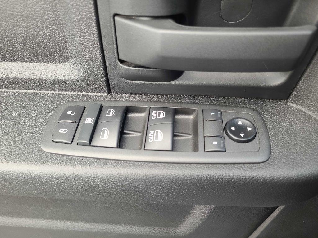 RAM 2500 Tradesman 4x4 Crew Cab 6'4" Box 2022