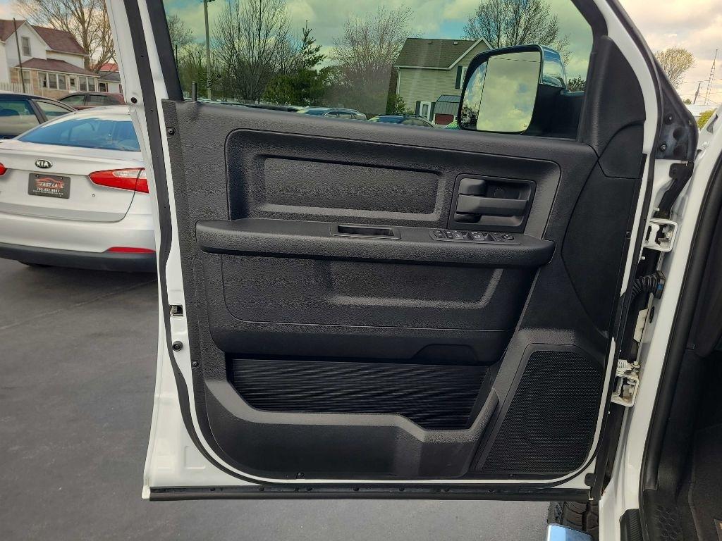 RAM 2500 Tradesman 4x4 Crew Cab 6'4" Box 2022