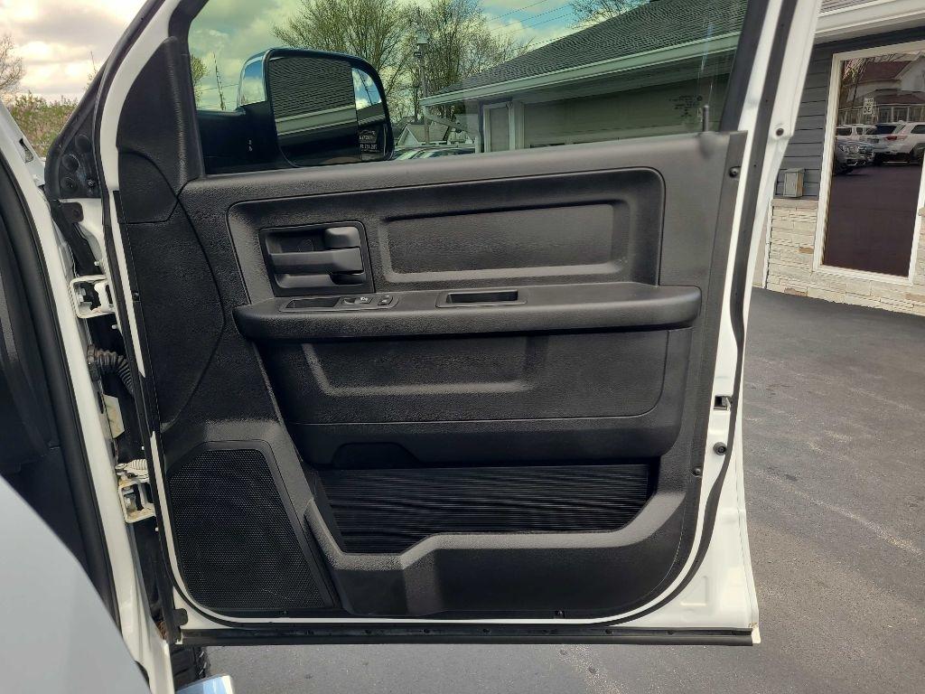 RAM 2500 Tradesman 4x4 Crew Cab 6'4" Box 2022