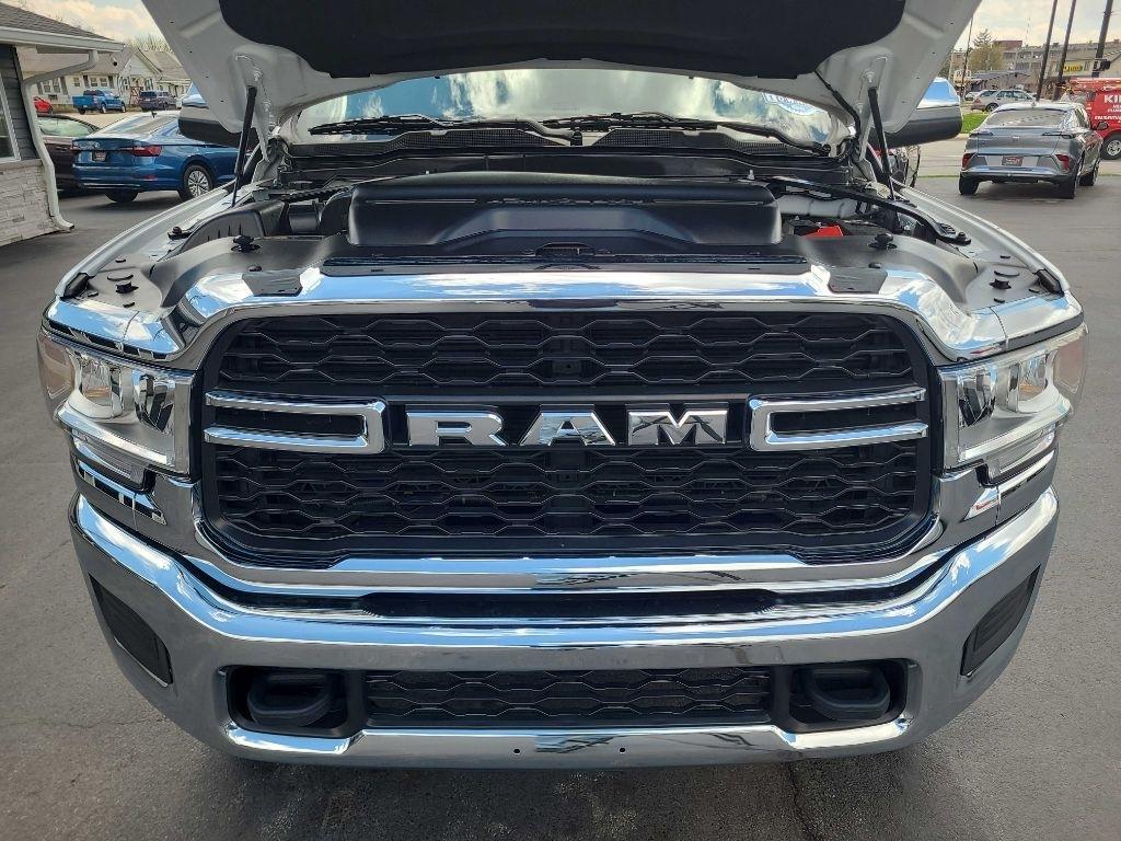 RAM 2500 Tradesman 4x4 Crew Cab 6'4" Box 2022