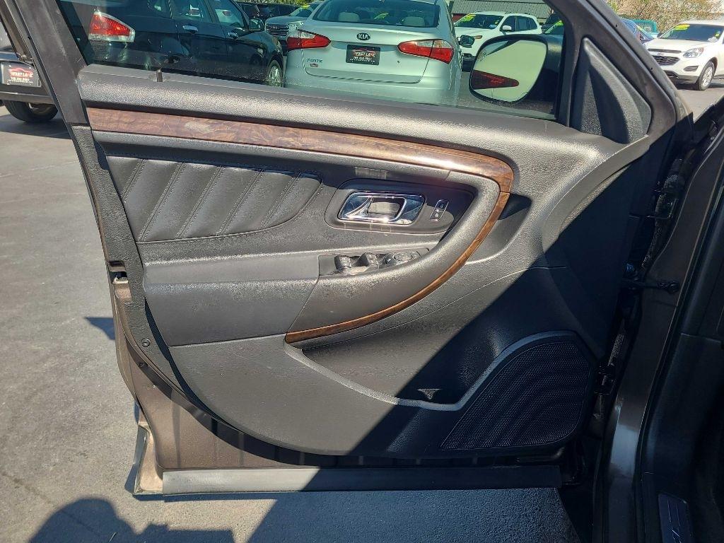 Ford Taurus 4dr Sdn Limited AWD 2016