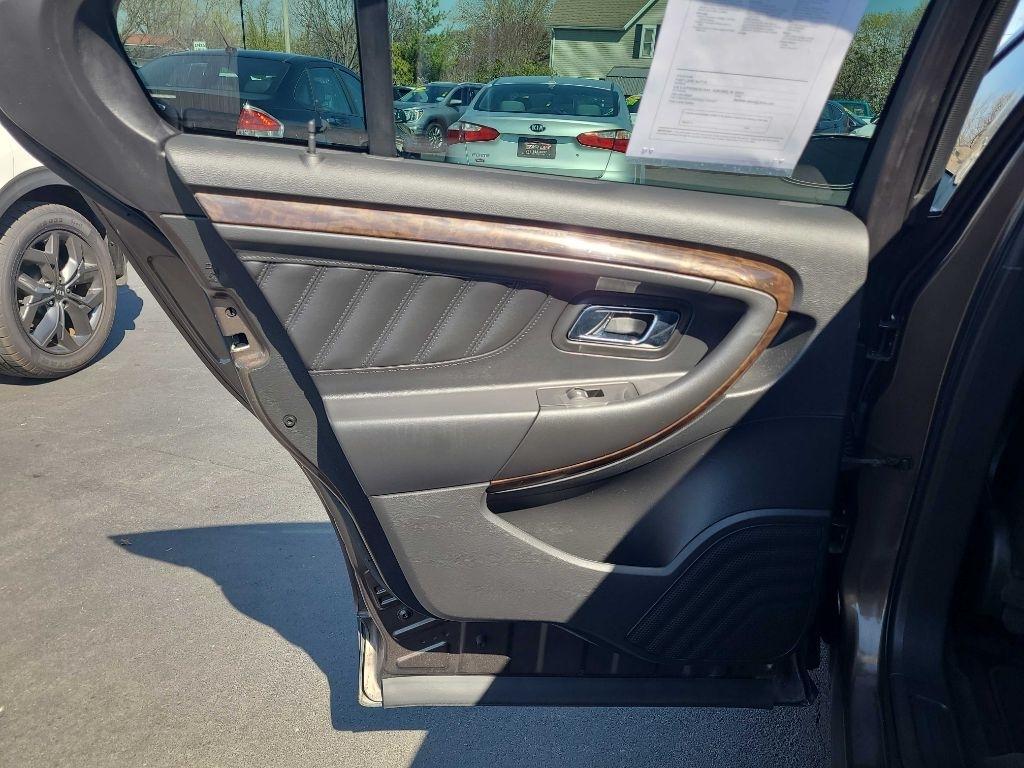 Ford Taurus 4dr Sdn Limited AWD 2016