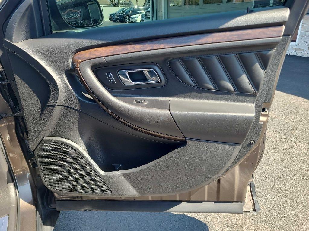 Ford Taurus 4dr Sdn Limited AWD 2016