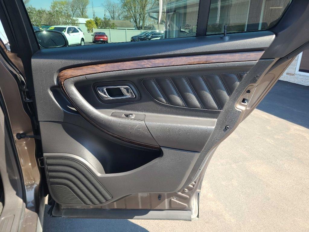 Ford Taurus 4dr Sdn Limited AWD 2016