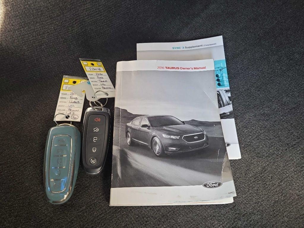 Ford Taurus 4dr Sdn Limited AWD 2016