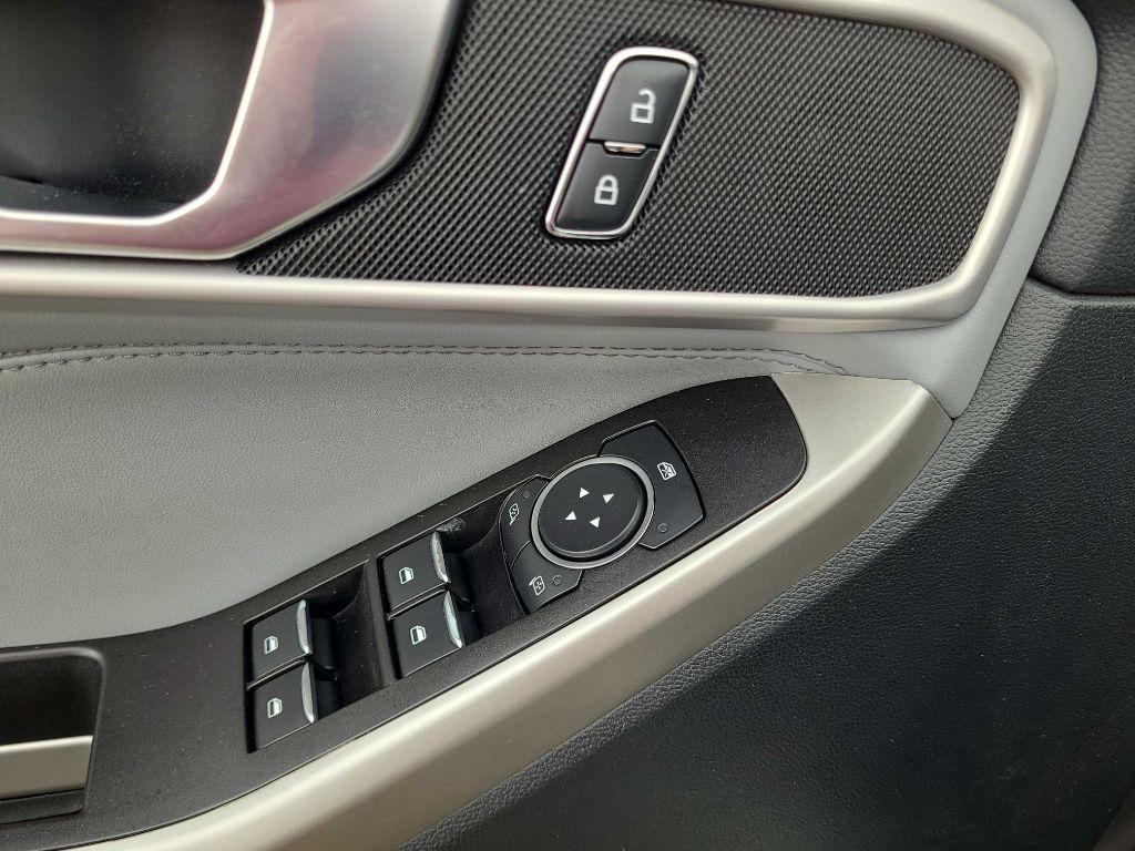 Ford Explorer XLT 4WD 2021