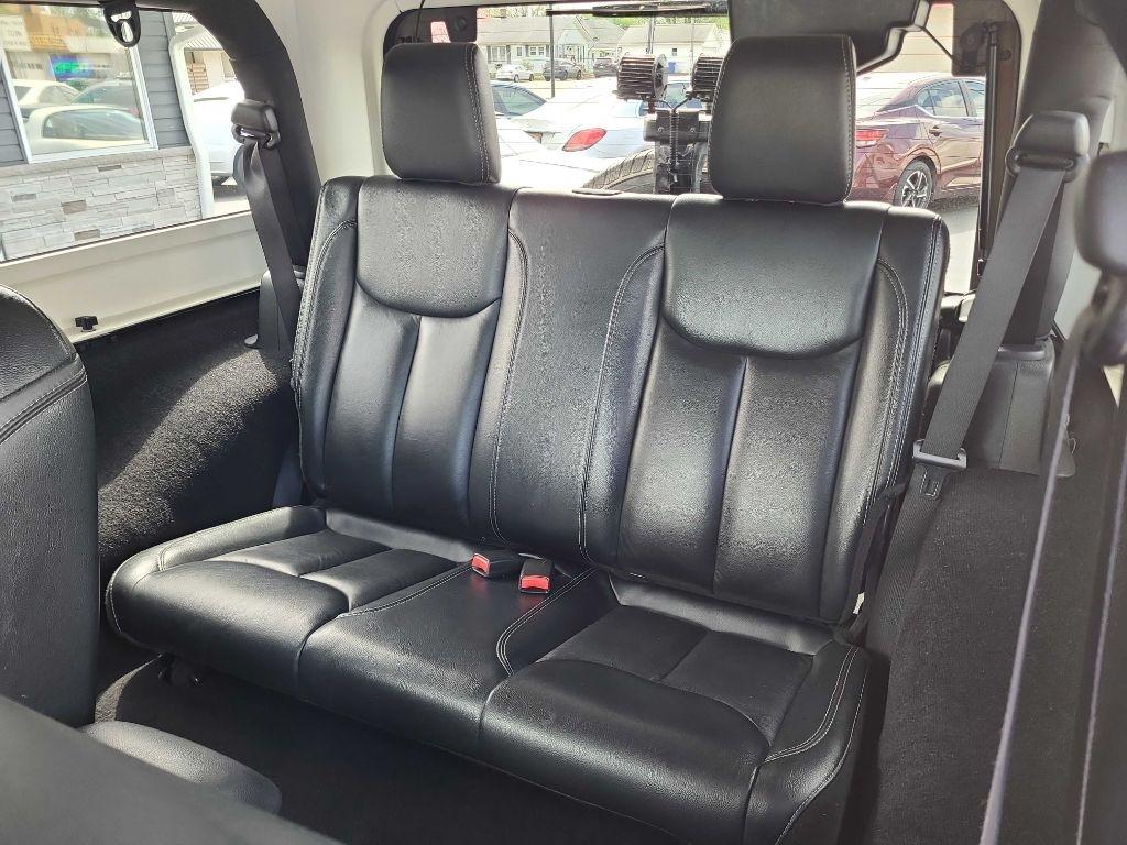 Jeep Wrangler 4WD 2dr Sahara 2014