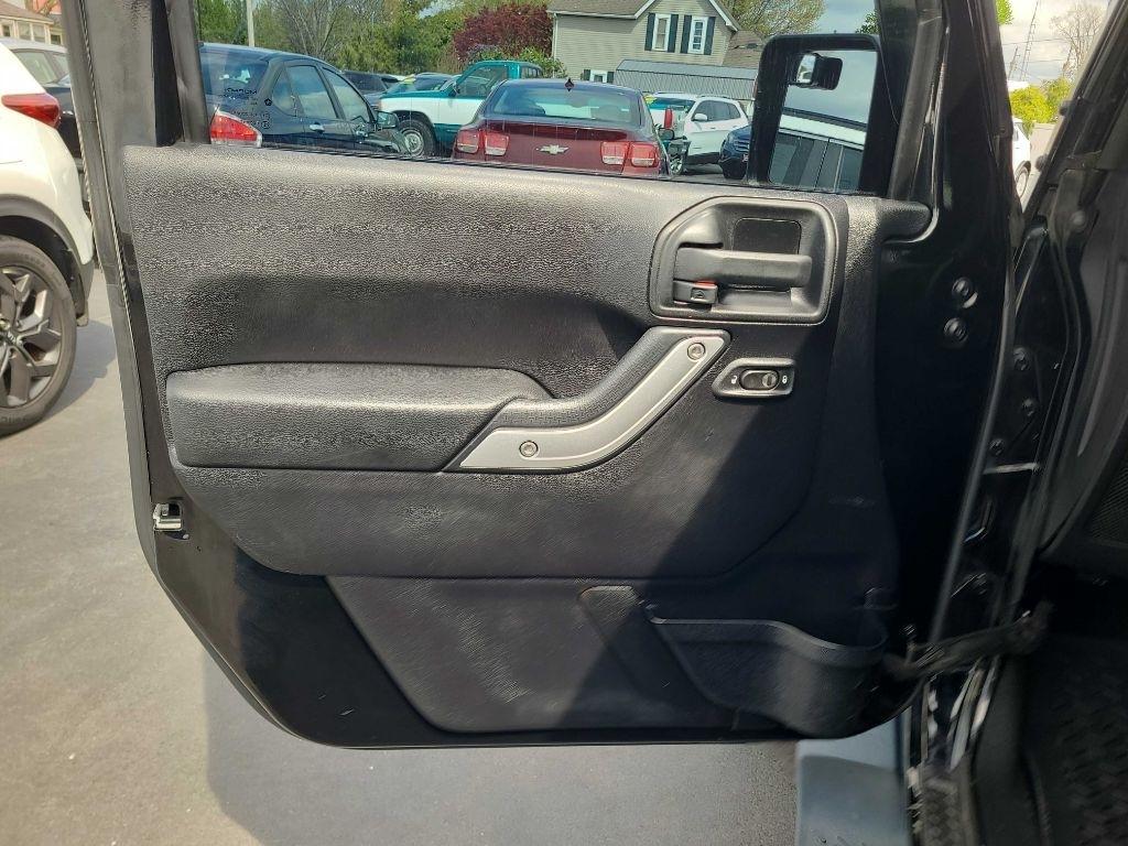 Jeep Wrangler 4WD 2dr Sahara 2014