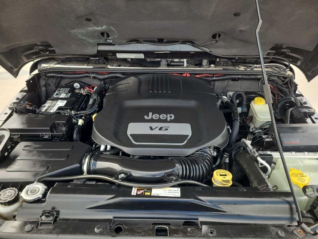 Jeep Wrangler 4WD 2dr Sahara 2014