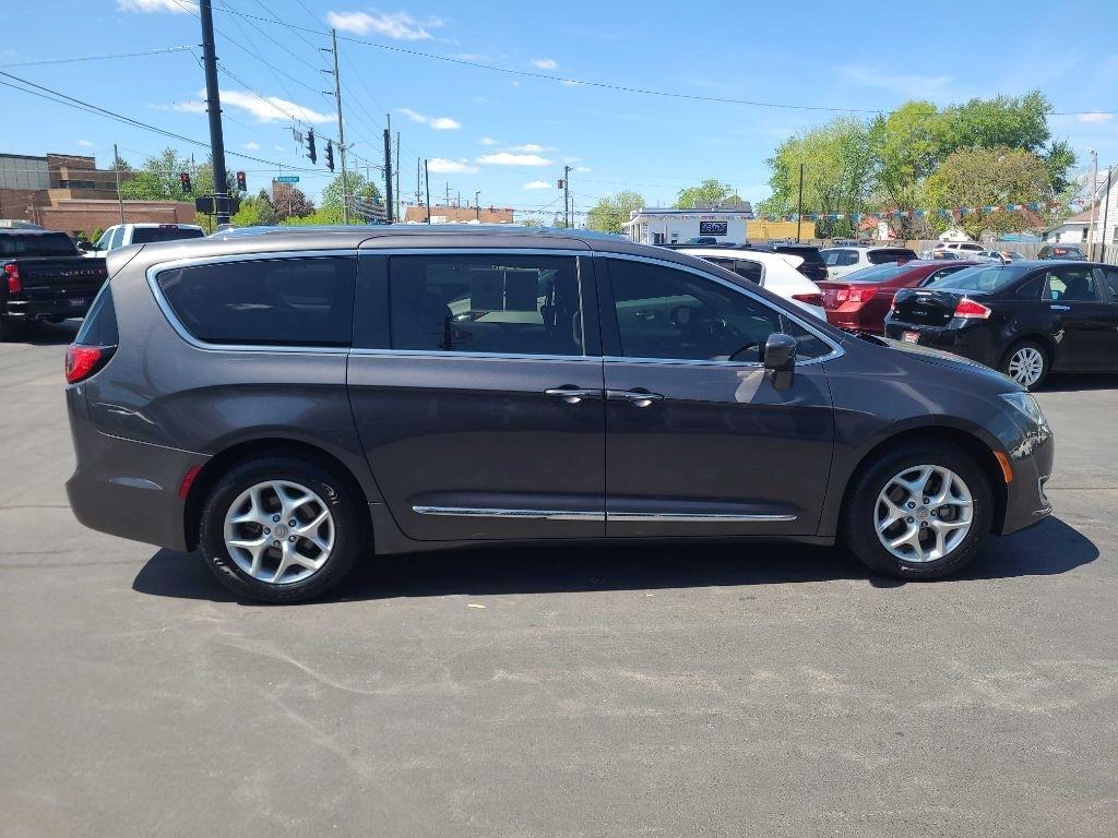 Chrysler Pacifica Touring-L Plus FWD 2017