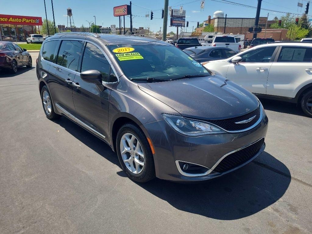 Chrysler Pacifica Touring-L Plus FWD 2017