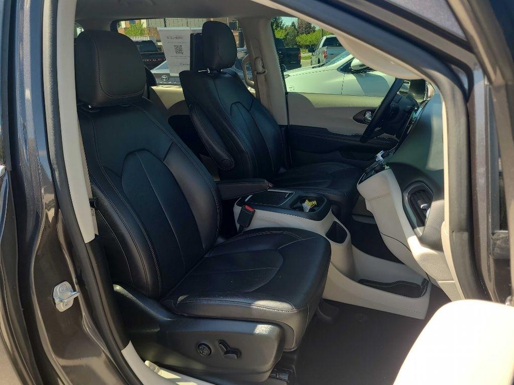 Chrysler Pacifica Touring-L Plus FWD 2017