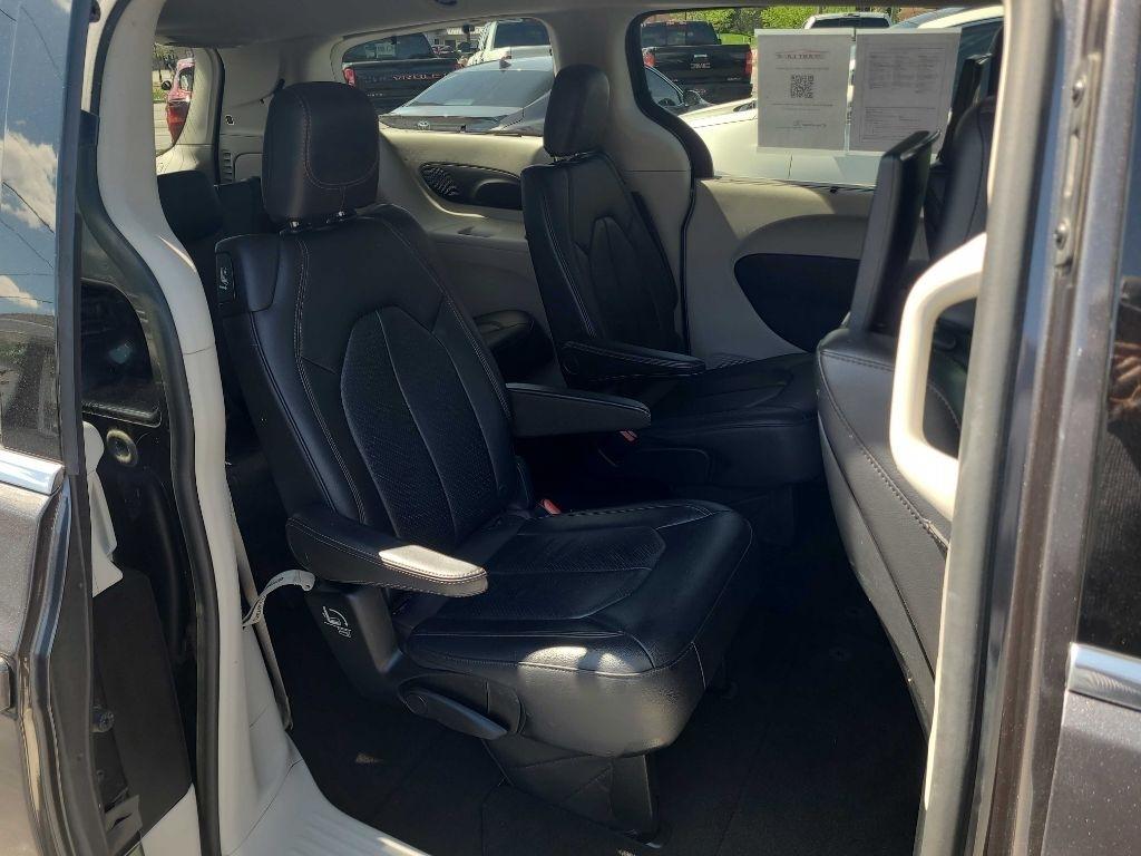 Chrysler Pacifica Touring-L Plus FWD 2017