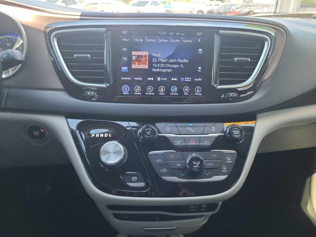 Chrysler Pacifica Touring-L Plus FWD 2017