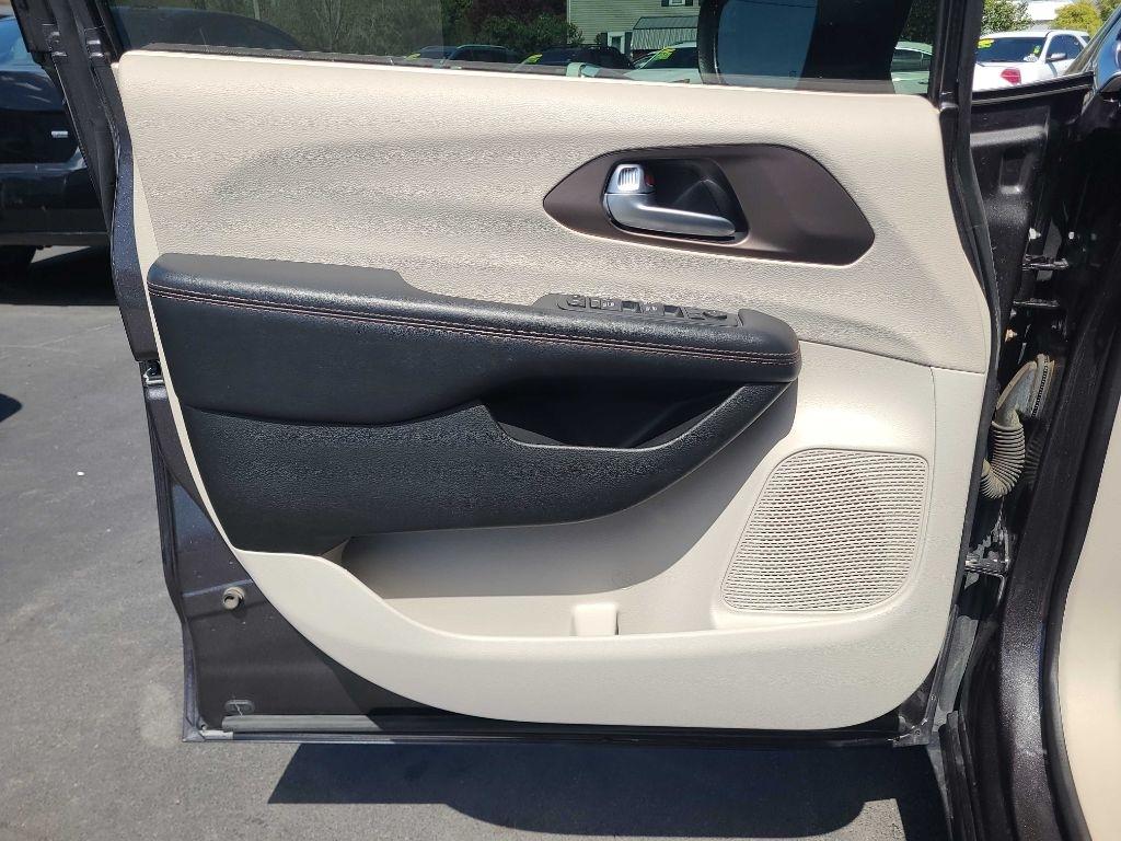 Chrysler Pacifica Touring-L Plus FWD 2017