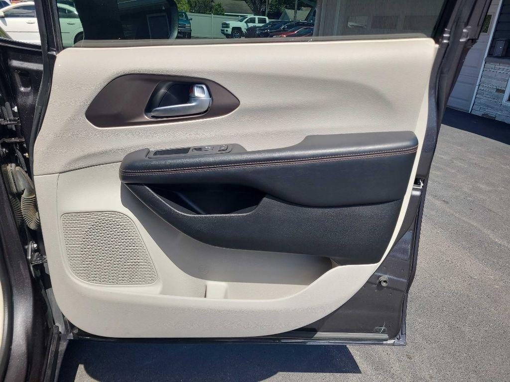 Chrysler Pacifica Touring-L Plus FWD 2017