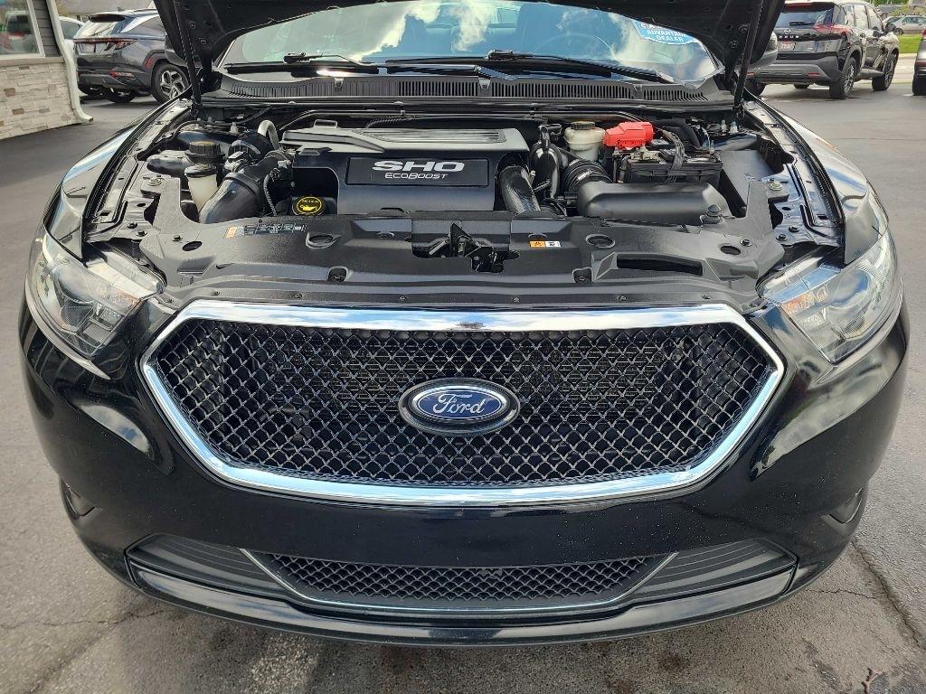 Ford Taurus 4dr Sdn SHO AWD 2016