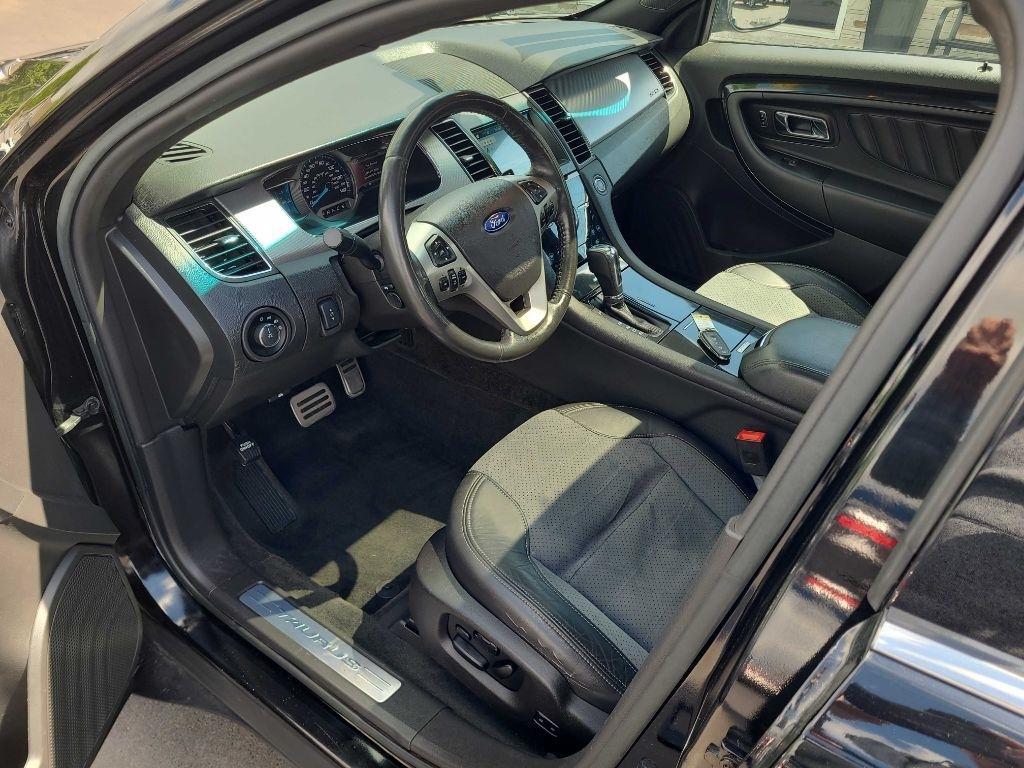Ford Taurus 4dr Sdn SHO AWD 2016