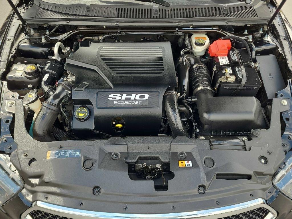 Ford Taurus 4dr Sdn SHO AWD 2016
