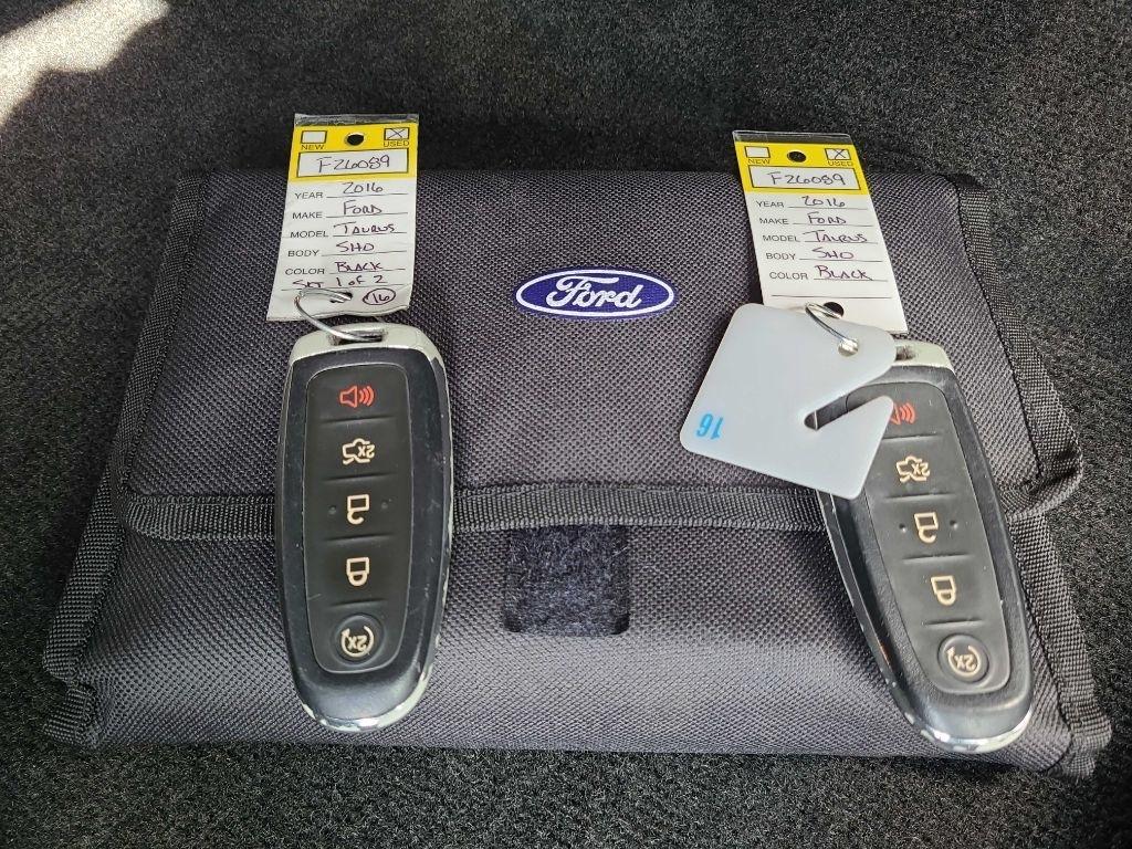 Ford Taurus 4dr Sdn SHO AWD 2016