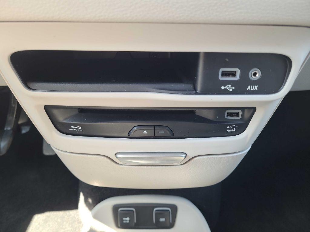 Chrysler Pacifica Hybrid Limited FWD 2018