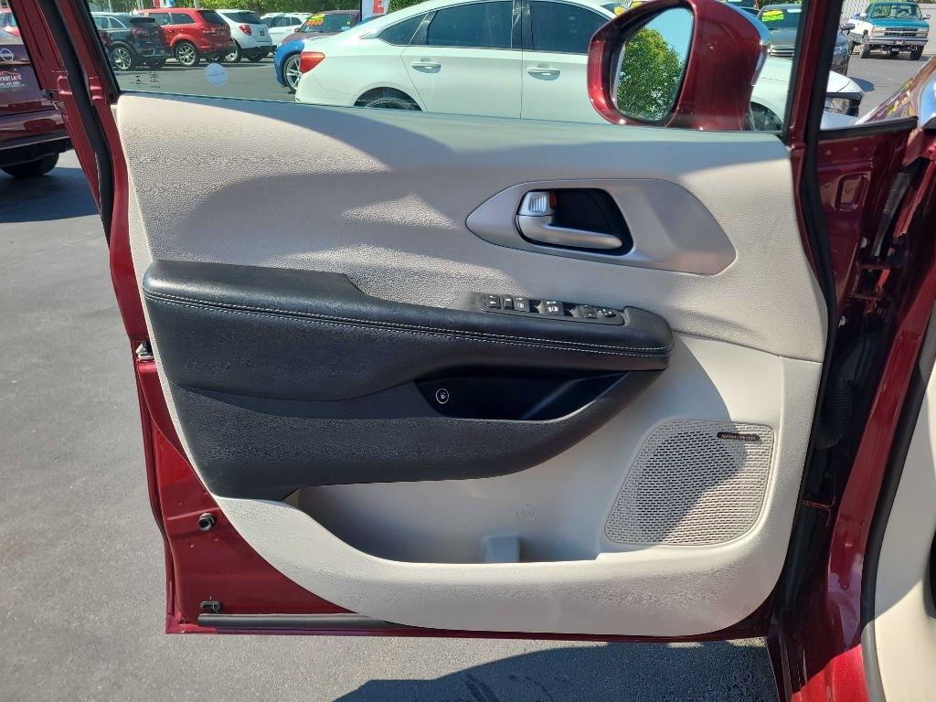 Chrysler Pacifica Hybrid Limited FWD 2018