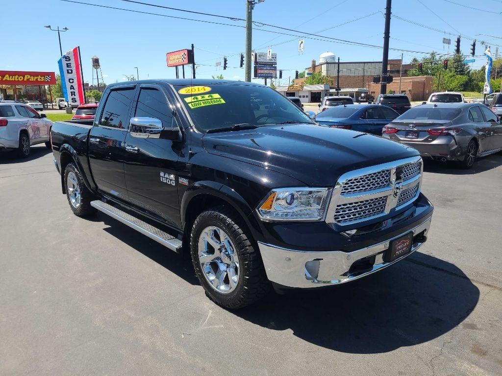 RAM 1500 4WD Crew Cab 140.5" Laramie 2014