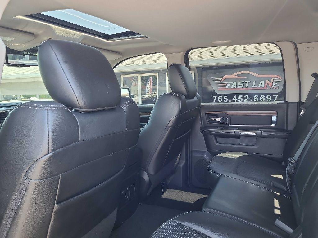 RAM 1500 4WD Crew Cab 140.5" Laramie 2014