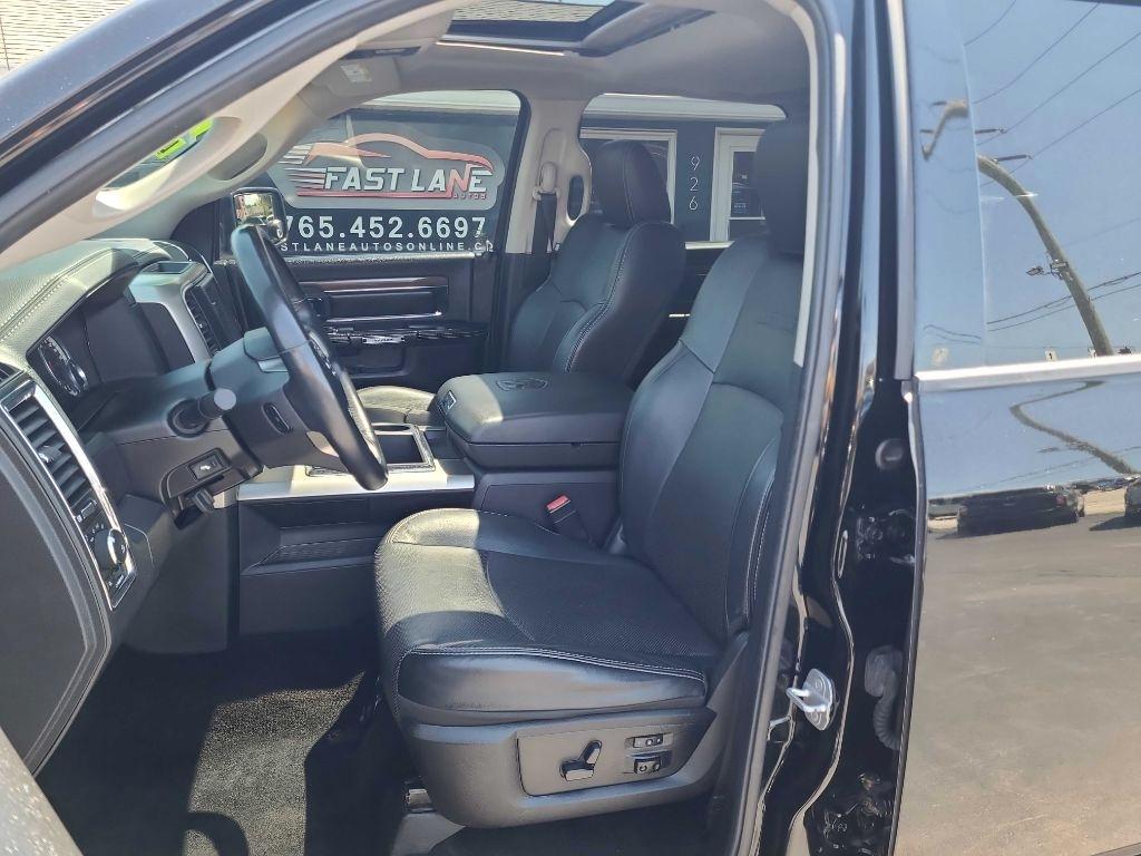 RAM 1500 4WD Crew Cab 140.5" Laramie 2014